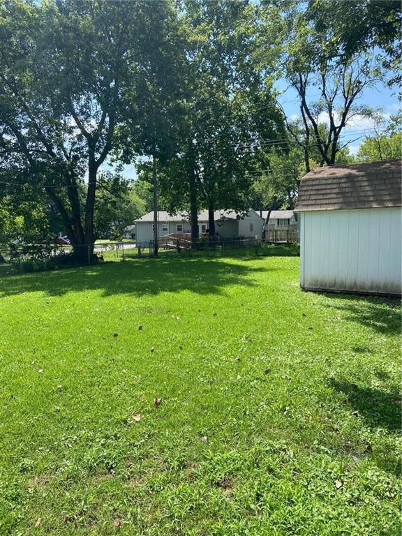 8649 E 96th Ter, Kansas City, MO 64134