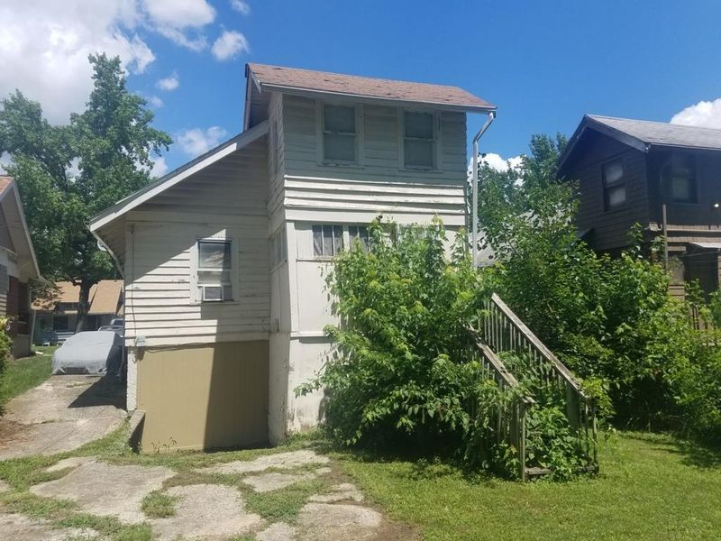 2203 E 70 St, Kansas City, MO 64132