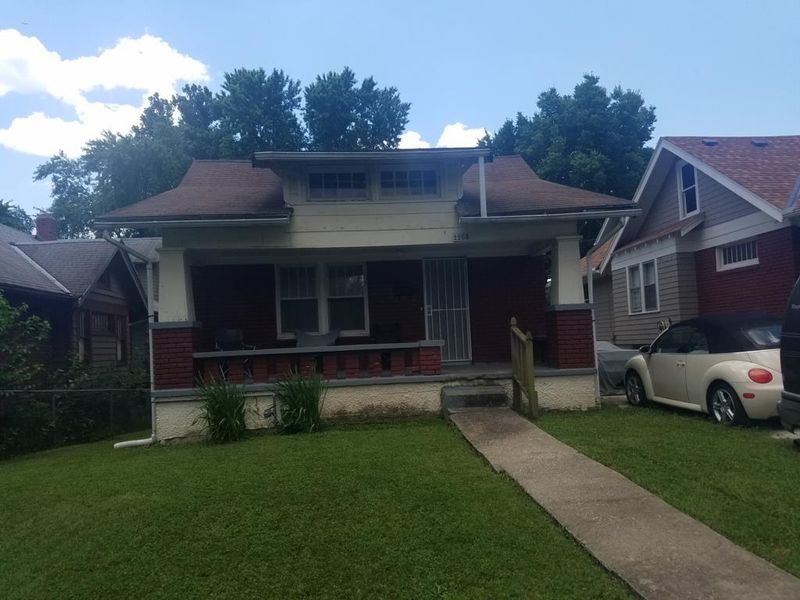 2203 E 70 St, Kansas City, MO 64132