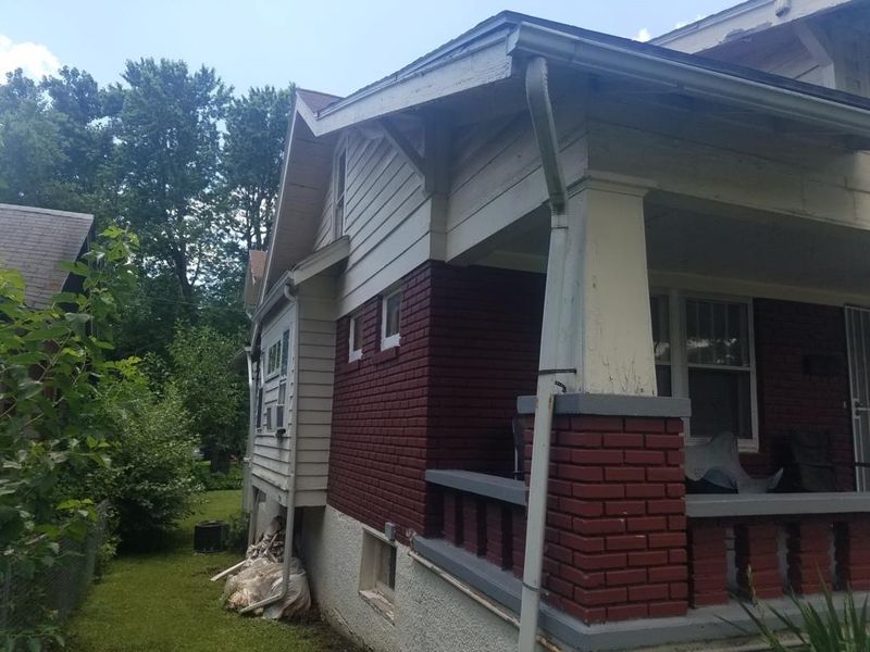 2203 E 70 St, Kansas City, MO 64132