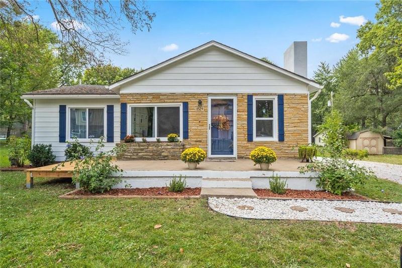8524 Kessler St, Overland Park, KS 66212