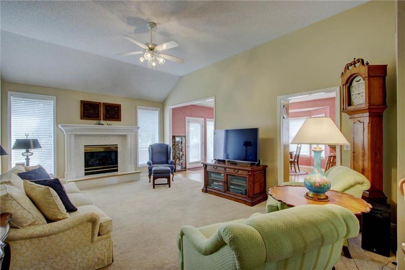 11436 King Ln, Overland Park, KS 66210