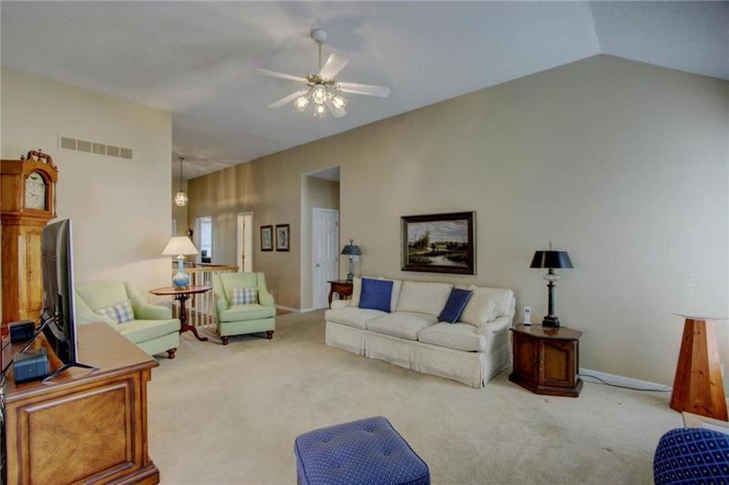 11436 King Ln, Overland Park, KS 66210