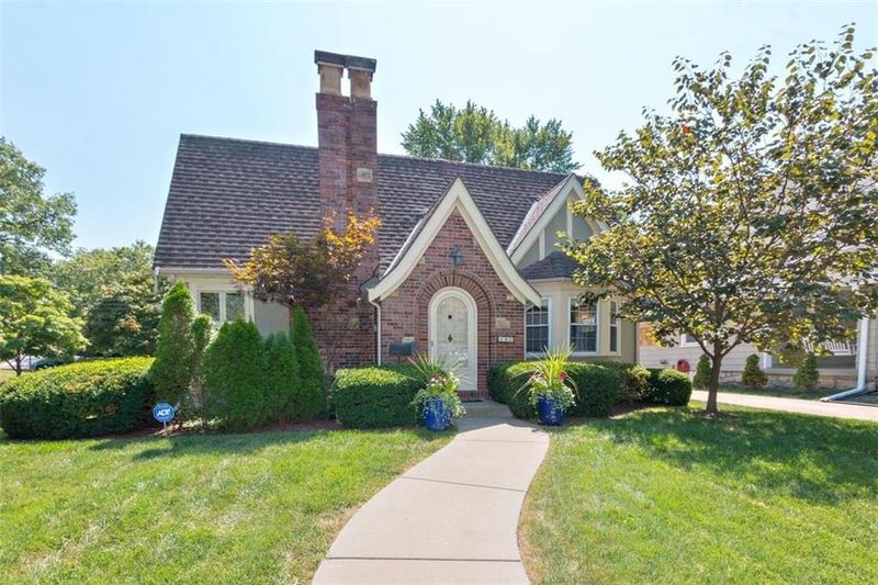 131 E 70th St, Kansas City, MO 64113