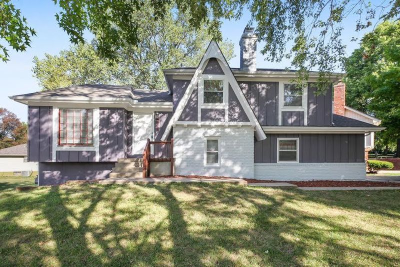 8830 Laurel Ave, Kansas City, MO 64138