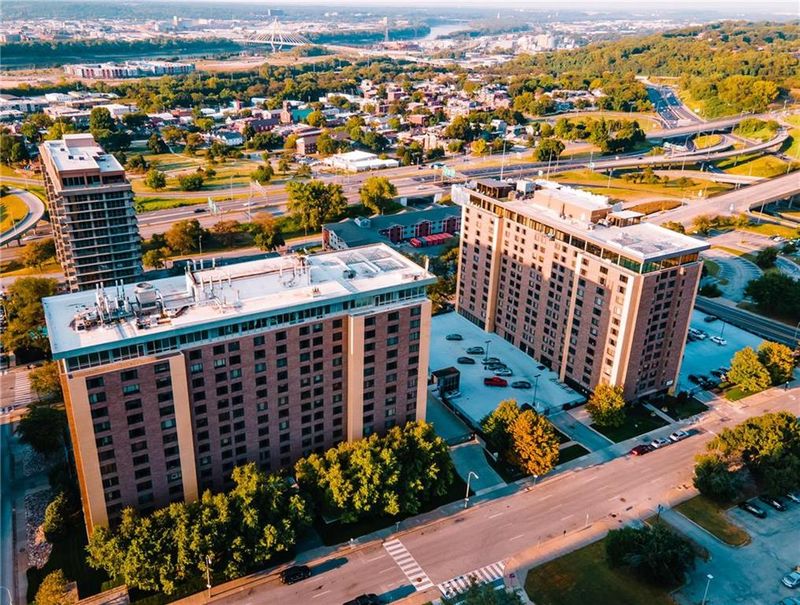 600 E 8th St #2E, Kansas City, MO 64106