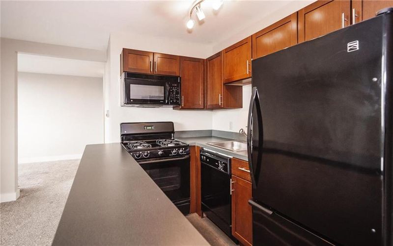 600 E 8th St #2E, Kansas City, MO 64106