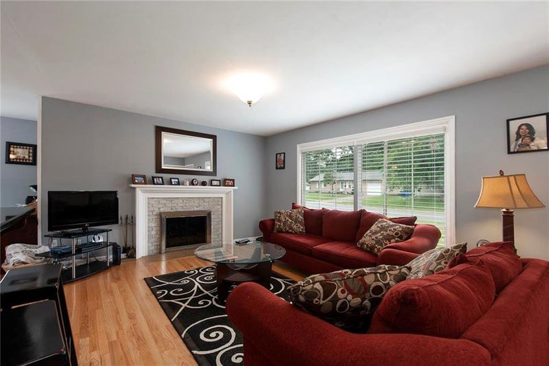 6437 Marty St, Overland Park, KS 66202