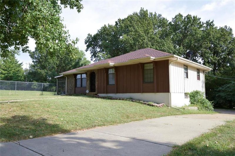 8505 E 56th St, Kansas City, MO 64129