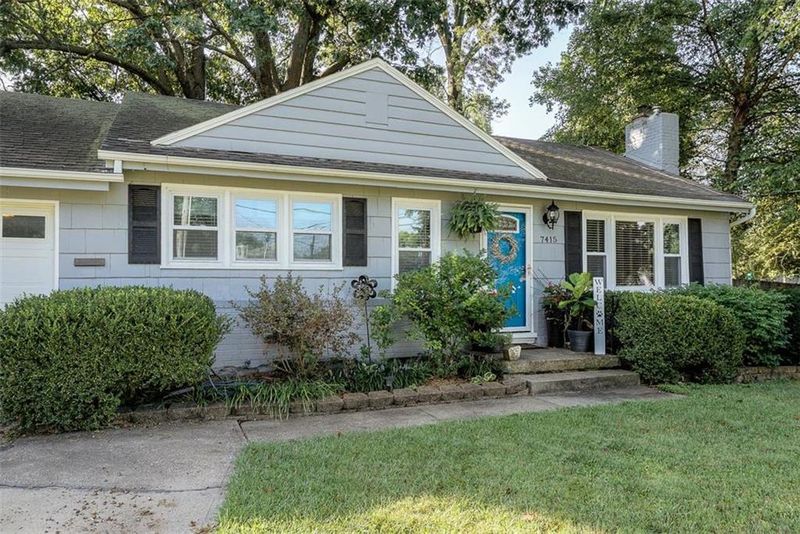7415 W 65th St, Overland Park, KS 66202