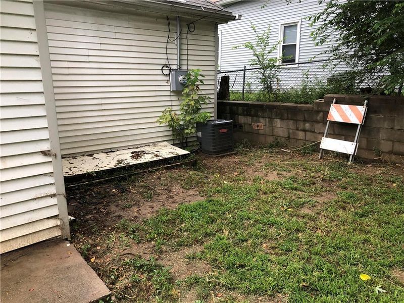 2007 Main St, St Joseph, MO 64505