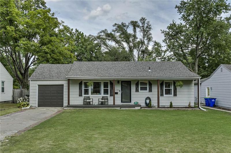 7207 Beverly St, Overland Park, KS 66204