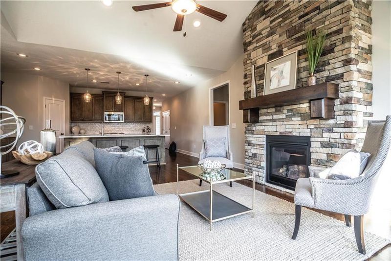 8435 Laramie St, De Soto, KS 66018