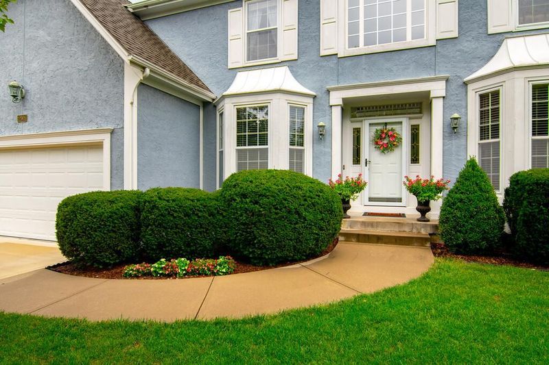 12905 Grandview St, Overland Park, KS 66213