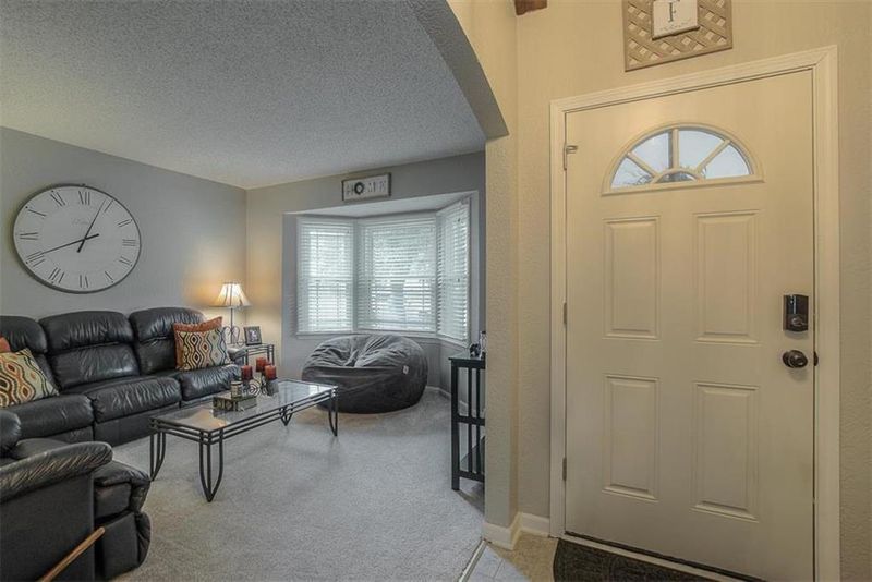 8831 Ditzler Ave, Kansas City, MO 64138