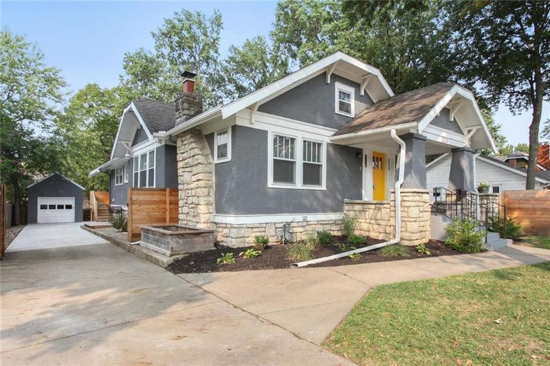 204 E 75 St, Kansas City, MO 64114