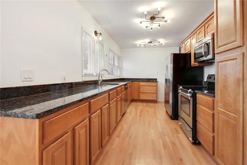 204 E 75 St, Kansas City, MO 64114