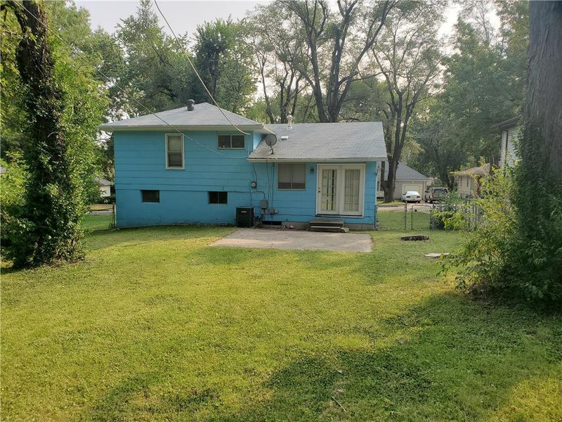 8106 E 91st Ter, Kansas City, MO 64138