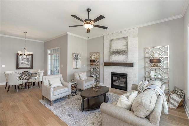 817 E 110th Pl, Kansas City, MO 64131