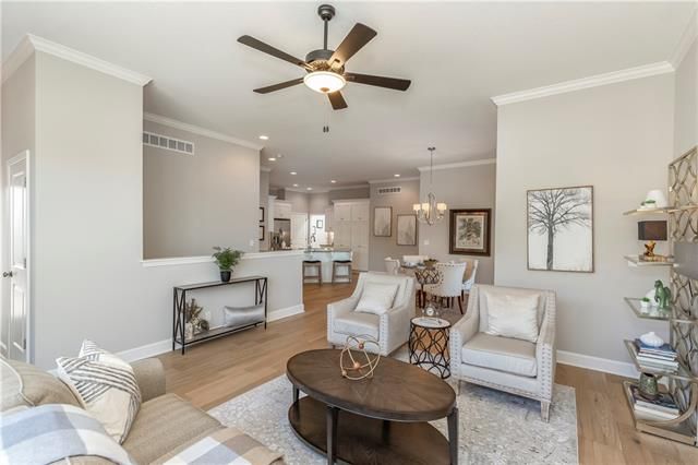 817 E 110th Pl, Kansas City, MO 64131