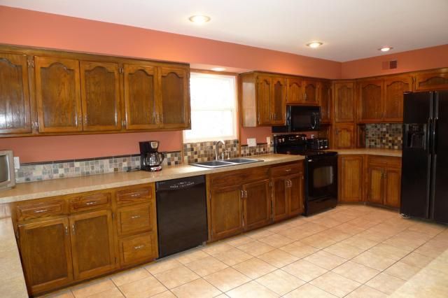 4909 NW Merrimac Ave, Riverside, MO 64150