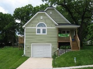 4912 Olive St, Kansas City, MO 64130