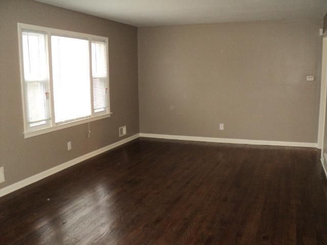 8206 Mcgee St, Kansas City, MO 64114
