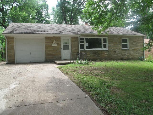 9617 E 25th Ter, Independence, MO 64052