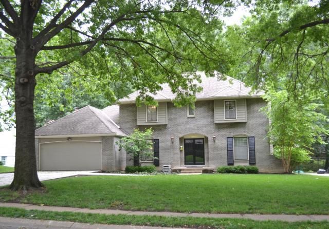 10001 Briar Dr, Overland Park, KS 66207
