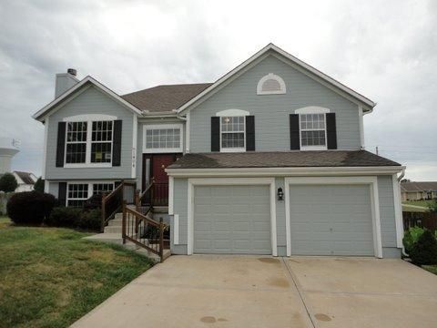 1404 Rolling Dr, Greenwood, MO 64034