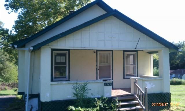 7949 Dixie Ct, Kansas City, KS 66111
