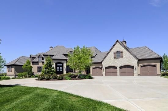18240 Melrose Dr, Overland Park, KS 66013