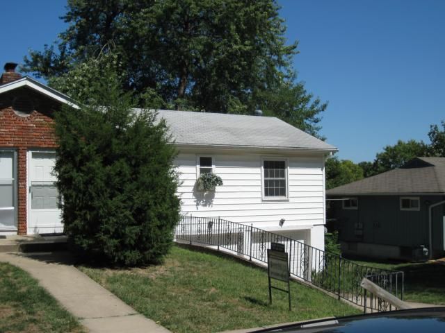 8510 W 78th Ter, Overland Park, KS 66204
