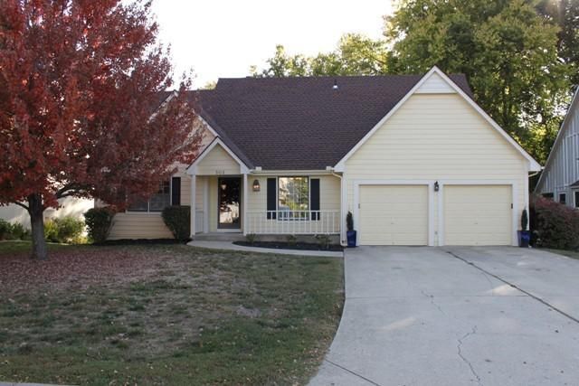 505 SE Country Ln, Lee's Summit, MO 64063