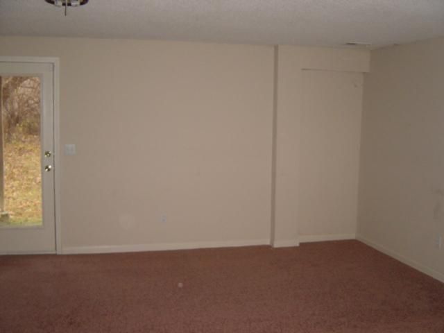 9034 E 52nd St, Kansas City, MO 64133