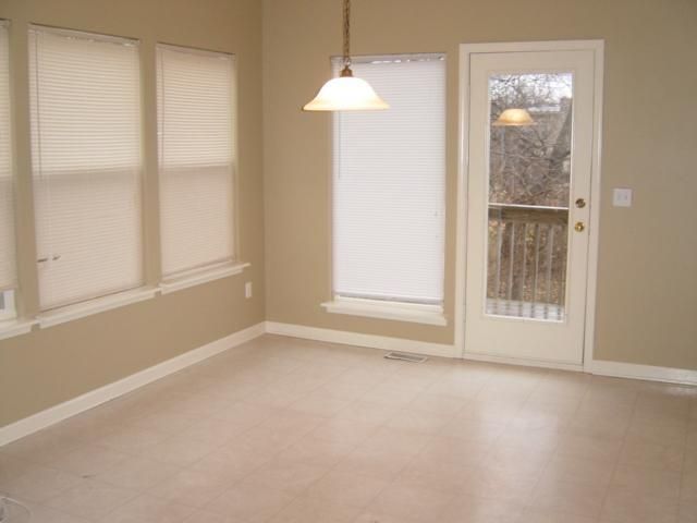 9034 E 52nd St, Kansas City, MO 64133