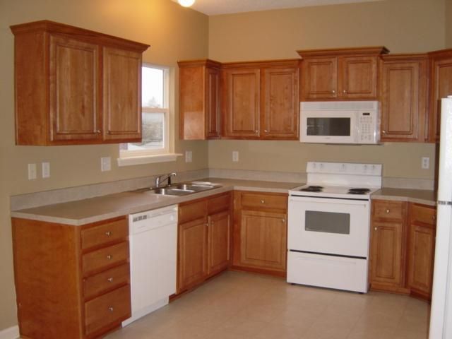 9034 E 52nd St, Kansas City, MO 64133