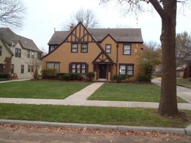 439 W 68th St, Kansas City, MO 64113