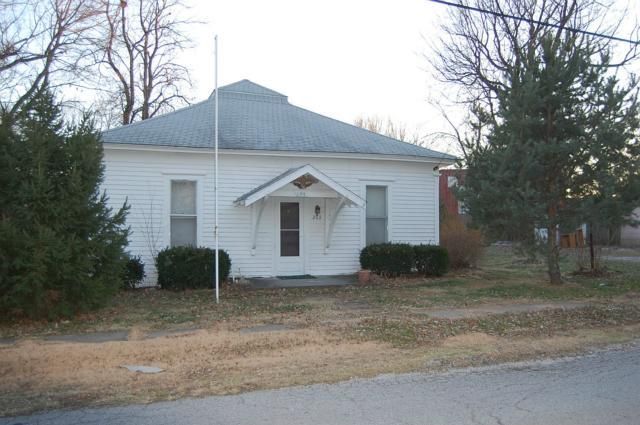 203 SE 10th St, Oak Grove, MO 64075