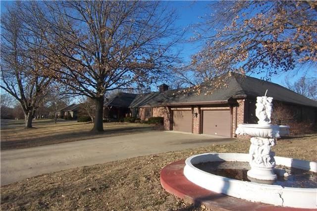 1 W Wishbone Rd, St Joseph, MO 64506