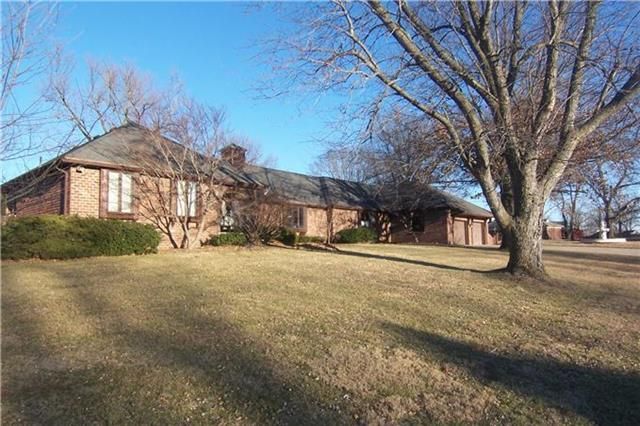 1 W Wishbone Rd, St Joseph, MO 64506
