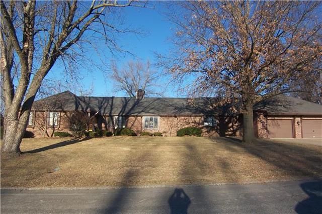1 W Wishbone Rd, St Joseph, MO 64506