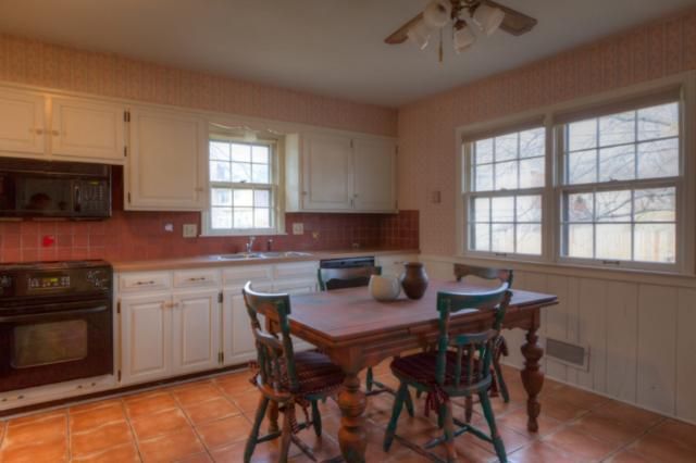 612 E 117th Ter, Kansas City, MO 64131