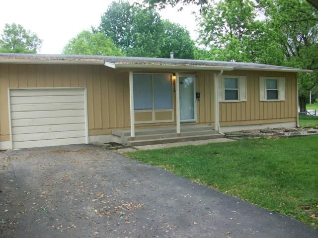 8616 E 93rd St, Kansas City, MO 64138