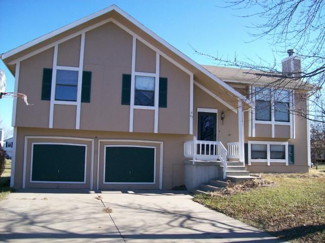 83 Oak St, Garden City, MO 64747