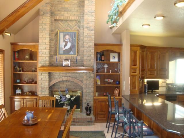 6152 N Hull Dr, Kansas City, MO 64151