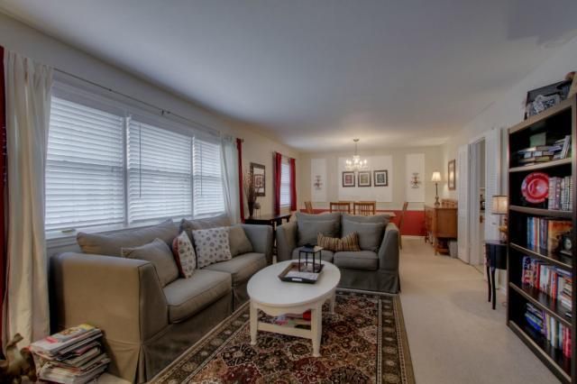 609 E 105th Ter, Kansas City, MO 64131