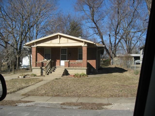 9500 E 15th St, Independence, MO 64052