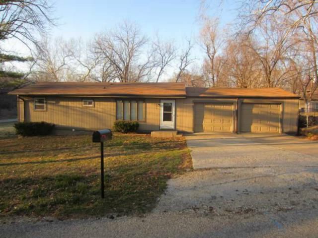 6606 NE 49th St, Kansas City, MO 64118