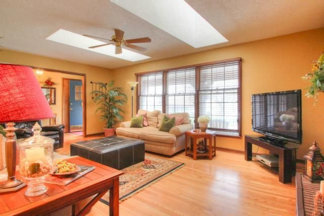 607 E 106th St, Kansas City, MO 64131
